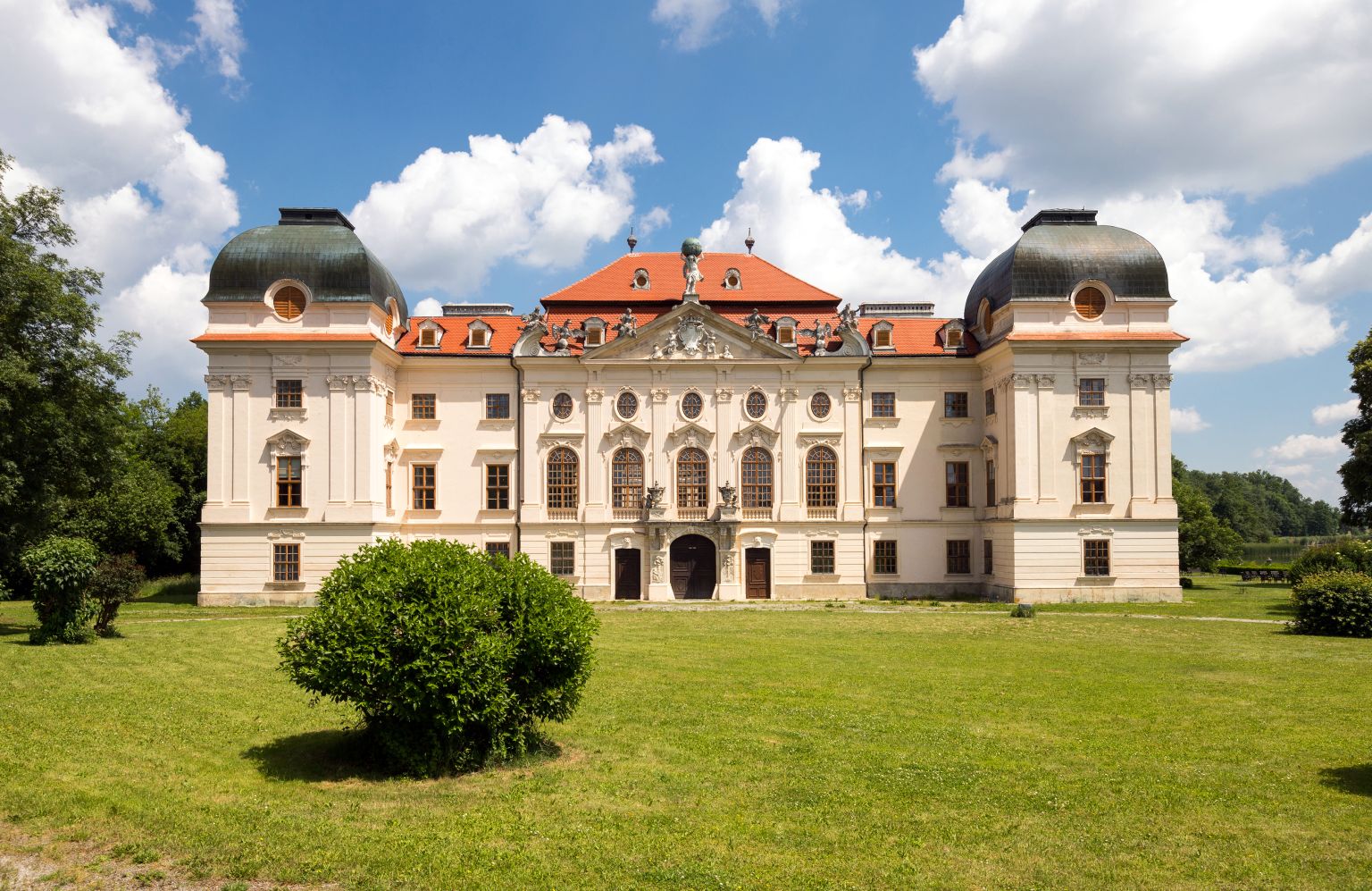 Gottfried Helnwein und Klemens Hallmann kaufen Schloss Ruegers