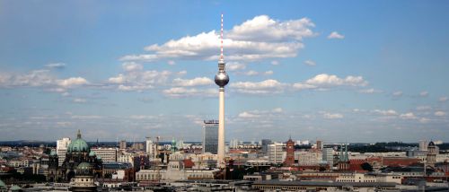 Vonovia und Deutsche Wohnen veräußern für 2,46 Milliarden Euro Immobilien in Berlin