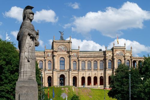 Wiener Waagner Biro saniert Dach des bayerischen Landtags