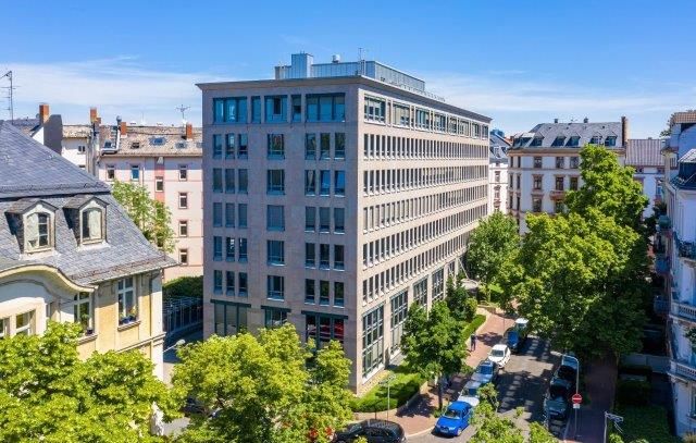 Peakside kauft Büroimmobilie in Frankfurt von der Patrizia