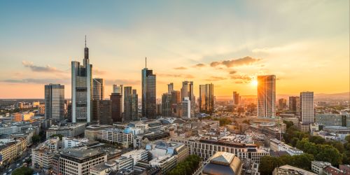 Gesamtwirtschaftliche Herausforderungen sorgen für Zurückhaltung am Frankfurter Bürovermietungs- und Investmentmarkt