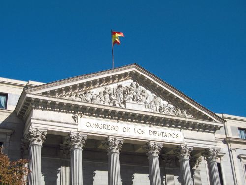 Spaniens Parlament billigte umstrittenes Wohnungsgesetz