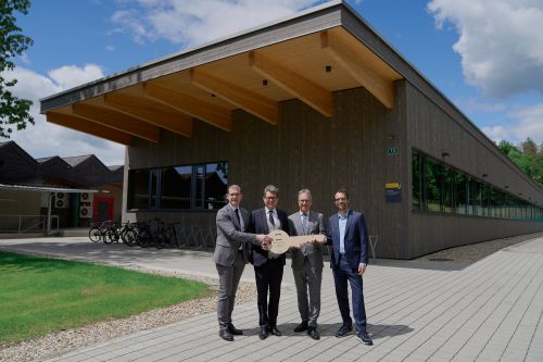 Schlüsselübergabe: Klimafreundliches Sport-Forschungszentrum an der Uni Graz feierlich eröffnet