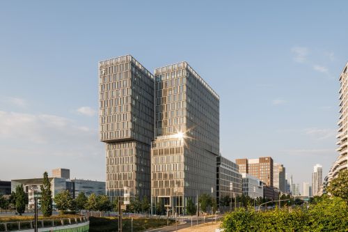 UBM übergibt F.A.Z. Tower an HanseMerkur Grundvermögen