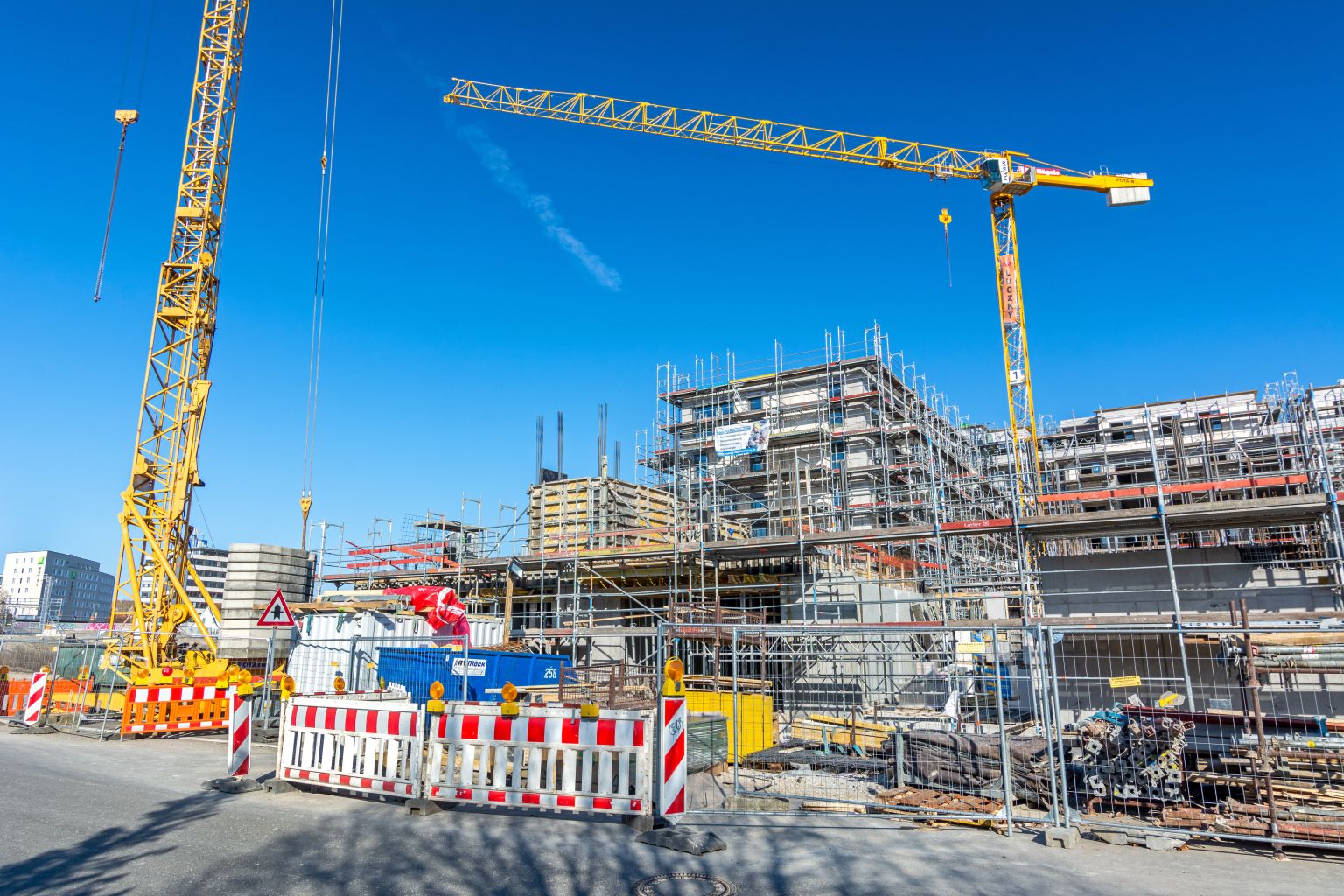 Deutsche Baugenehmigungen brachen um fast ein Drittel ein