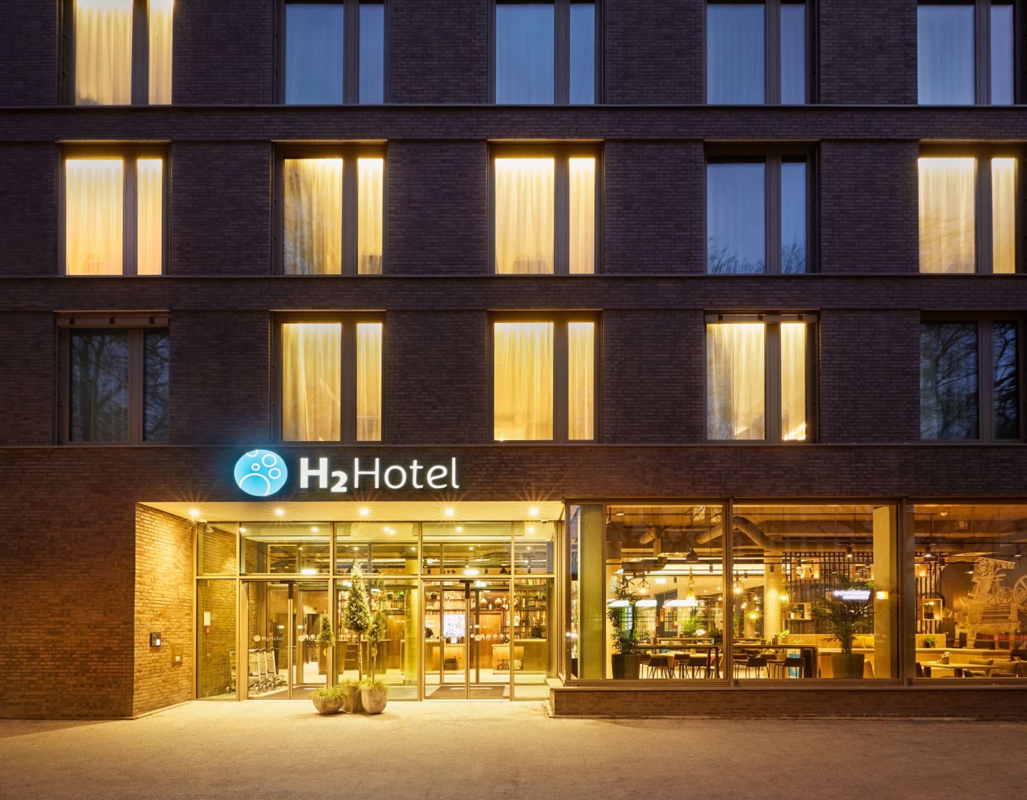 SORAVIA übergibt Hotel am Mainzer Rheinufer an H-Hotels
