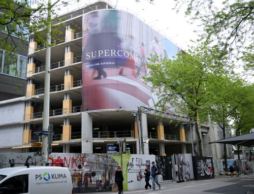 Signa - Rohbau des Wiener Lamarr-Kaufhauses wird zur Werbefläche