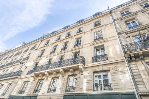 AM ALPHA schließt erfolgreich die Revitalisierung der Büroimmobilie in der Rue de La Banque in Paris ab