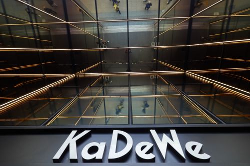 Signa - Central Group übernimmt Geschäftsbetrieb der KaDeWe-Gruppe