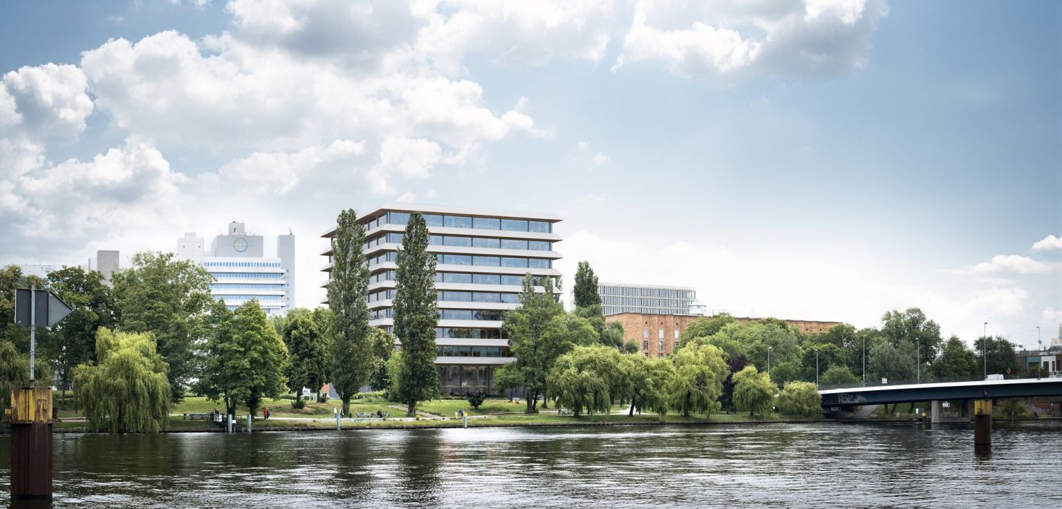 iQ Spaces entwickelt 18.000 m² Labore für Bayer und Charité
