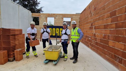 Porr testet Exoskelette auf Baustelle von Volksschule im Burgenland